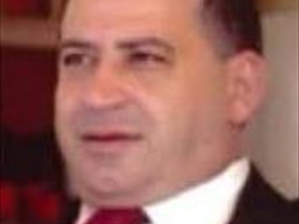 غسان المكحل يمضي مُرتاحاً.. مُتحرّراً من كرسيّه المتحرّك