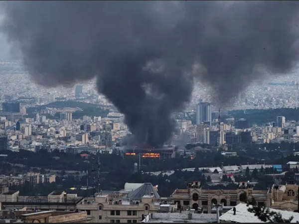 موجات الصواريخ لم تهدأ بين تل أبيب وطهران.. وطيران إسرائيلي دائم في سماء إيران