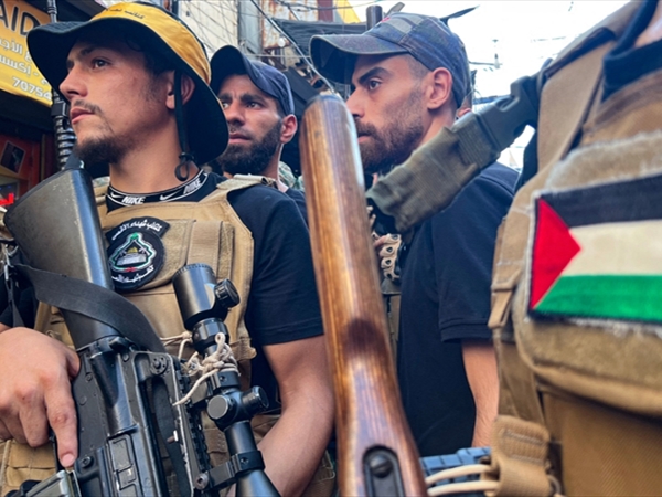 صراع أجنحة فلسطيني - فلسطيني يمنع تسليم السلاح؟!