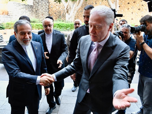 بالفيديو.. كيف كان اللقاء بين عراقجي ورجي؟