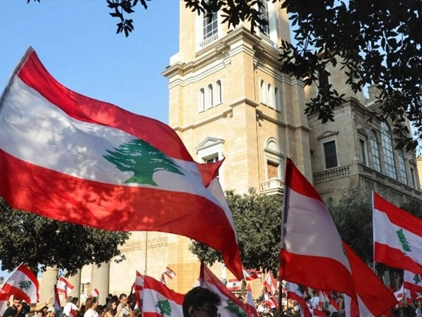 قلقٌ داخلي ولافتات في المطار