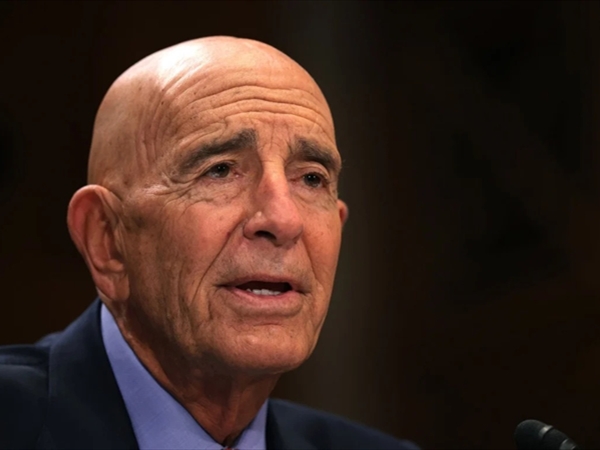 الحركة الدولية تتسارع باتجاه لبنان: باراك يحطُّ في بيروت بعد لودريان