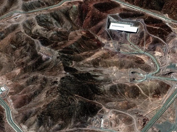 من بينها فوردو.. ترامب يعلن قصف 3 مواقع نووية في إيران