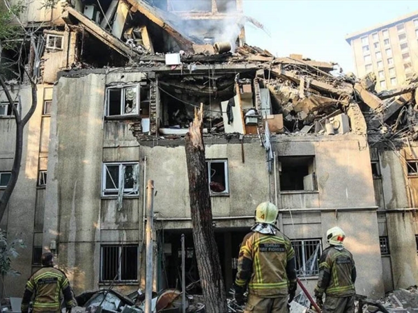 أول حرب «تدميرية» بين إسرائيل وإيران