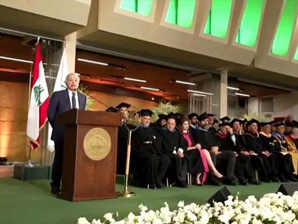 سلامة في حفل تخريج طلاب LAU-بيروت: ثقوا بدولتكم المصرَّة على إعادة نفوذها