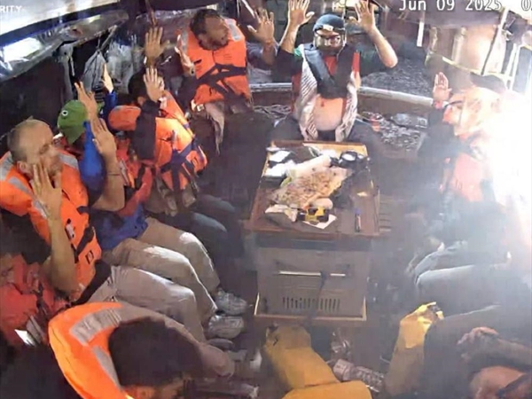 وحدة كوماندوز إسرائيلية تسيطر على "مادلين".. وتعتقل نشطائها