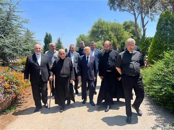 الرئيس ميشال عون يزور دير القلعة