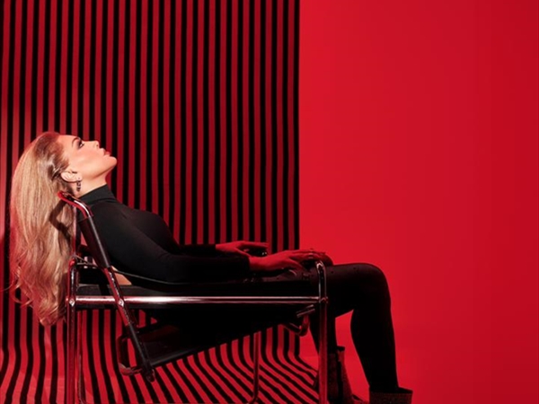 نوال الزغبي .. ماضي وفات!