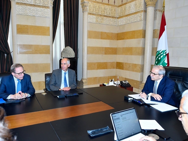 سلام عرض لتحضيرات مؤتمر المانحين في فرنسا