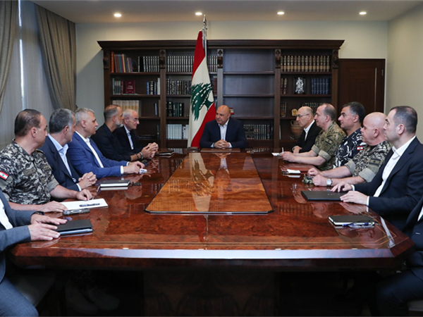 غياب رئيس الحكومة عن الاجتماع!