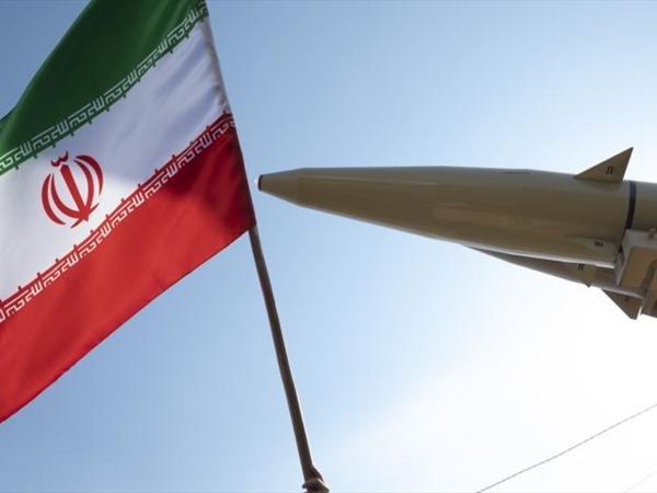 إيران: انتصرنا... وأصابعنا على الزناد