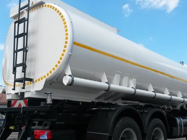 إشكال وطعن بالسكاكين والسّبب... صهاريج المياه!