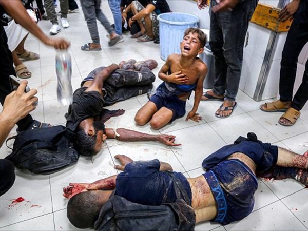 الاحتلال يفاخر باستهداف الجياع في غزة.. مواجهات في دير البلح وويتكوف إلى المنطقة