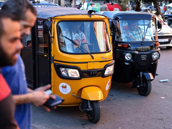 الـ (توك توك) تاكسي الفقراء