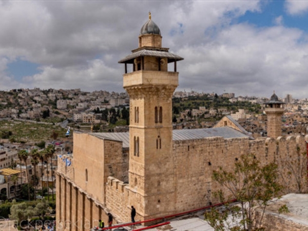 الاحتلال الإسرائيلي يتسلّط على صلاحيات الإشراف على الحرم الإبراهيمي