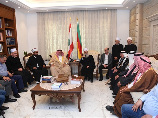 شيخ العقل التقى شخصيات ووفد العشائر وتلقَّى اتصالات : على الدول المؤثِّرة في سوريا وقف الاقتتال فوراً وفك الحصار