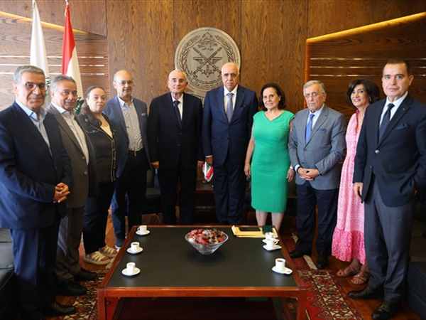 وزير الدفاع أمام وفد نقابة المحرِّرين: ما يقوم به الجيش في الجنوب نموذج لما سيُطبَّق في المناطق التي يشملها القرار الرقم 1701