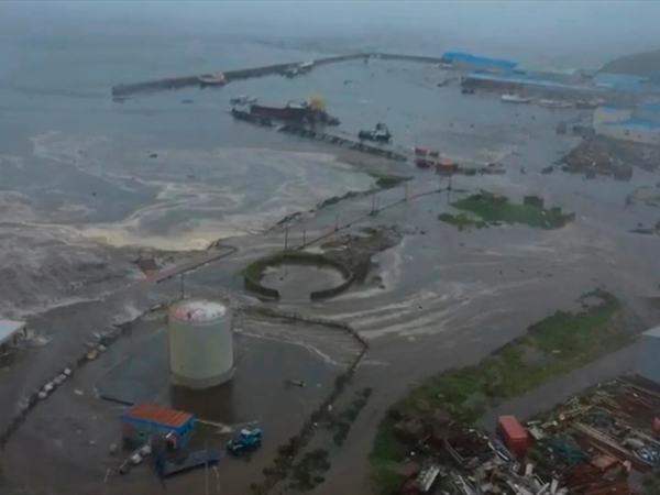 تسونامي روسيا يشغل العالم وإجراءات احترازية في واشنطن واليابان