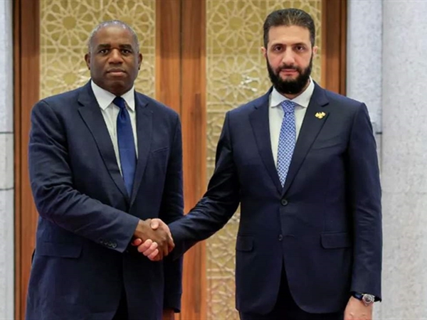 بريطانيا تعلن عودة العلاقات مع سوريا
