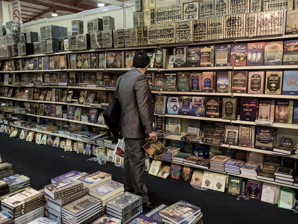 المصادر العربيّة وإشكاليّة النَّظر إليها