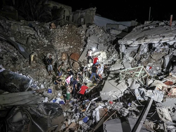 مسودة جديدة للصفقة.. وقصف كنيسة الكاثوليك بغزة يحرك واشنطن وباريس