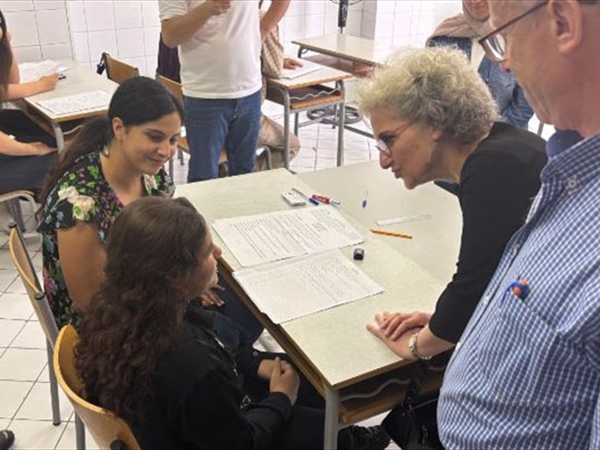 امتحانات رسميَّة تحت الغارات الإسرائيلية بقاعاً.. وزيرة التربية جالت على المراكز: الأسئلة منصفة وعادلة