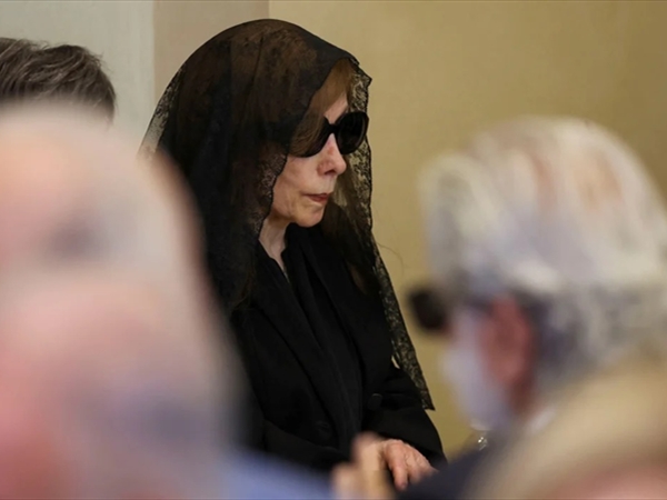 قلوبنا مع الأم الحزينة... فيروز