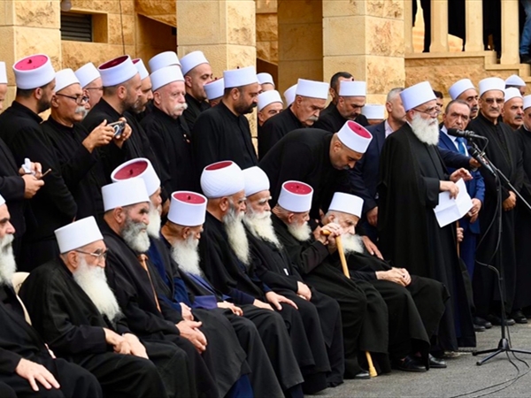 شيخ العقل يتلقَّى اتصالاً من البطريرك الراعي ودعا إلى تثبيت وقف إطلاق النار في السويداء