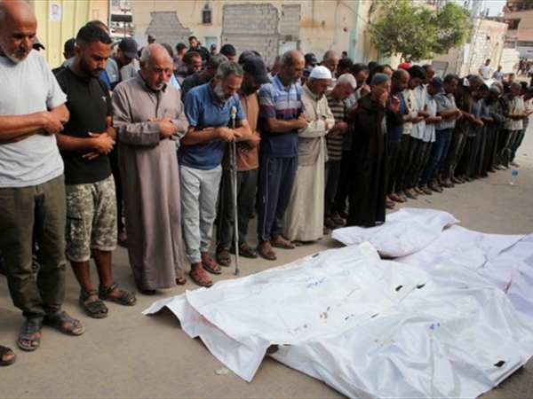 نتنياهو يُطمئِن ذوي الأسرى لنصف صفقة.. والمقاومة تصطاد جنوده في غزة