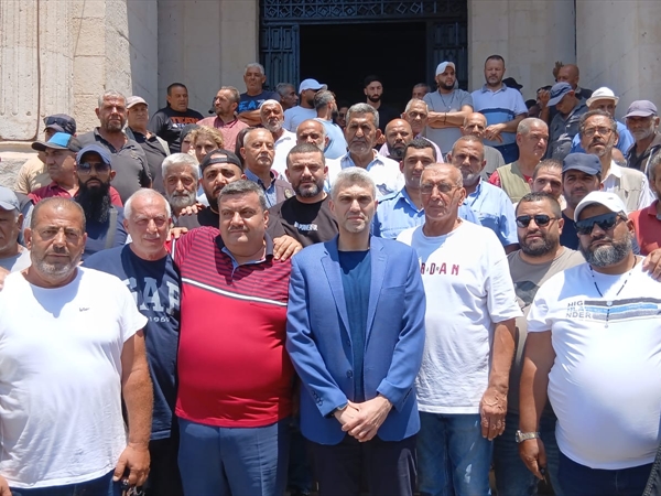 وقفة احتجاجية أمام بلدية طرابلس رفضا لتعنت السلطة وتجاهل حقوق العمال