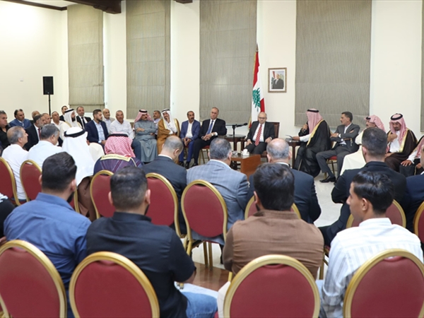 سلام أطلع عون على نتائج زيارته إلى باريس والتقى وفد «العشائر العربية»: الحكومة ملتزمة بمواصلة العمل الجاد لتنفيذ الإصلاحات المطلوبة