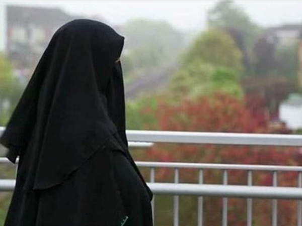 لا يليق بكِ إلا السواد!!