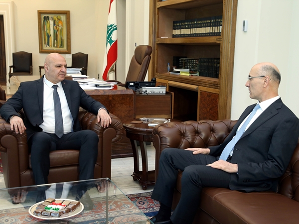 عون تابع الملفات الأمنية والسياسية ومداولات قانون الانتخاب