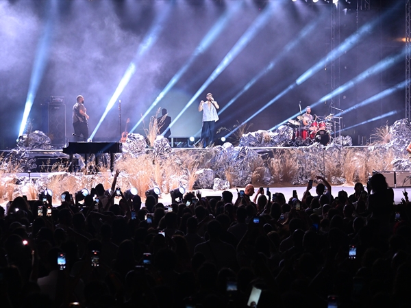 فرقة أدونيس أحيت حفلًا ضخماً ضمن فعاليات مهرجان أعياد بيروت 2025