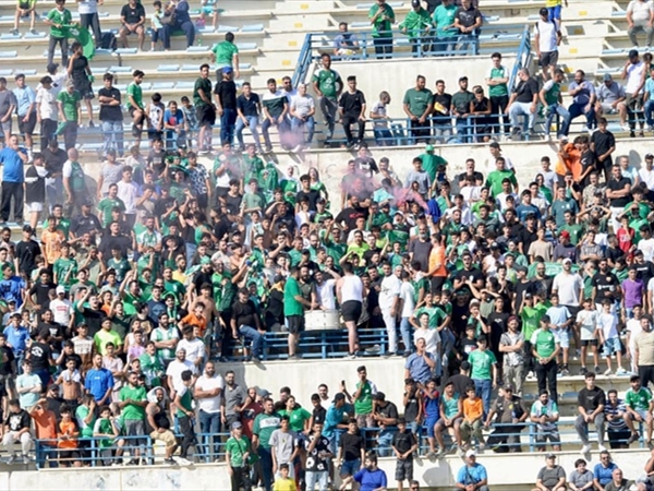 غياب الجماهير عن تتويج الانصار بلقب الدوري بسبب الظروف الامنية الدقيقة..