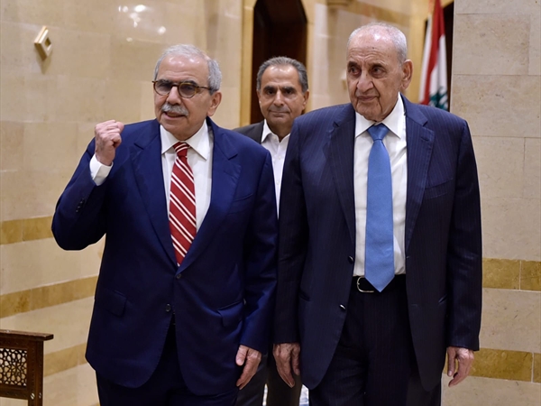 براك يعود بعد أسبوعين لإحداث خرق في تسليم السلاح