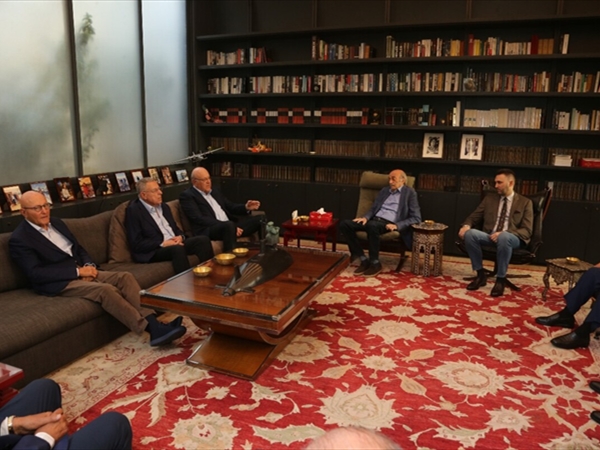 ميقاتي والسنيورة وسلام في كليمنصو للتضامن مع جنبلاط: لرص الصفوف للوقوف في وجه الفتنة