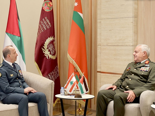 قائد الجيش زار الأردن والتقى نظيره الحنيطي وتشديد على الشراكة الاستراتيجية والتعاون