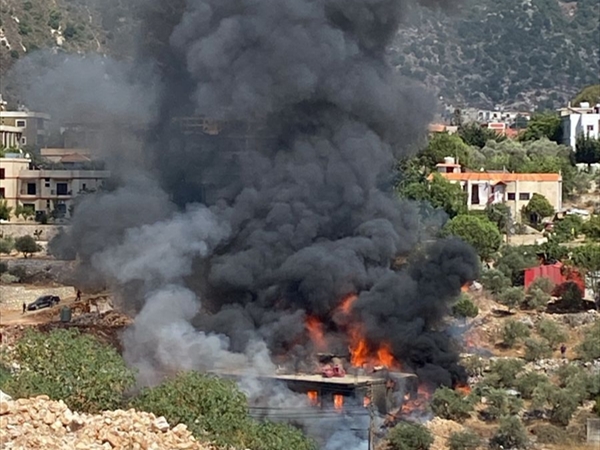 بالصور: حريق هائل في اقليم التفاح