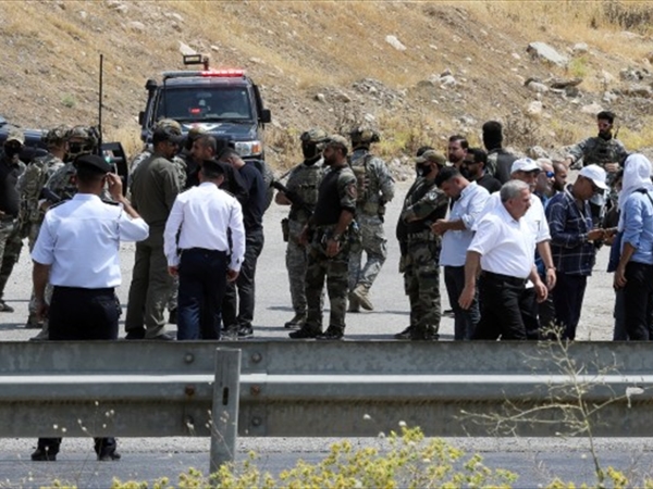 مقاتلون أكراد يحرقون أسلحتهم إيذاناً بانتهاء الحرب