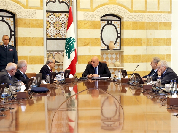 لبنان يسعى لتجنُّب أزمة مع دمشق.. وينتظر الشيباني