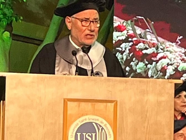 الحلبي لطلاب «اليسوعية»: إبنوا شبكة تضامن وحوار تُعيد إلى لبنان بعضاً من أمله