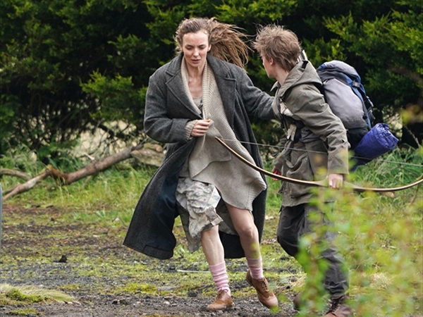 شريط إنكليزي ميلودرامي يمجّد الأمومة ووفاء الأبناء: «بعد 28 سنة» يُقدّم جودي كومر في أروع أدوارها