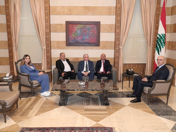 أبو هولي يزور وزير الداخلية: إعادة التشديد على البيان المشترك للرئيسين عون وعباس
