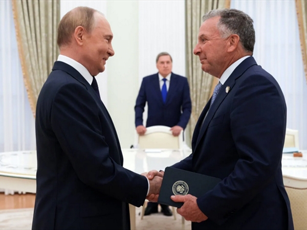 ترامب متحمّس للقاء بوتين وجمعه مع  زيلنسكي