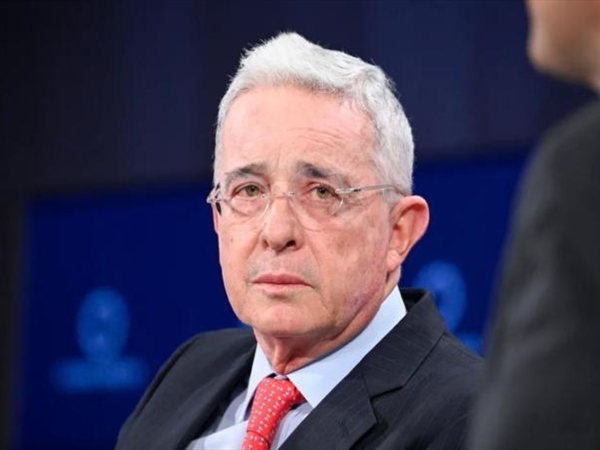 للمرّة الأولى... وضع رئيس كولومبي سابق تحت الإقامة الجبرية