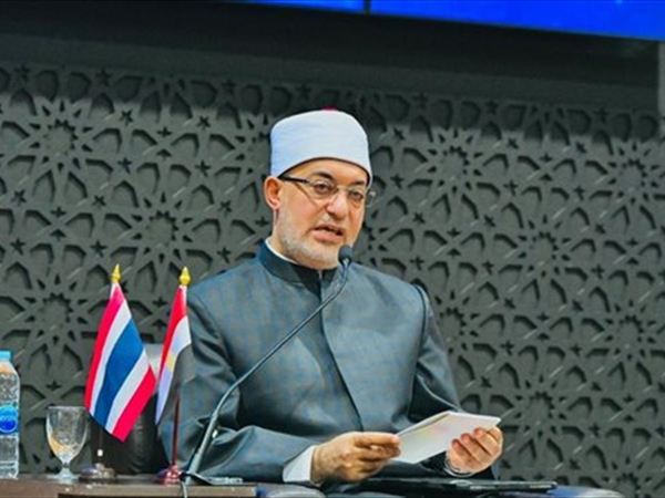 مفتي مصر في محاضرة علمية بمملكة تايلاند: الوسطية الإسلامية تضمن تحقيق التوازن في جميع مجالات الحياة