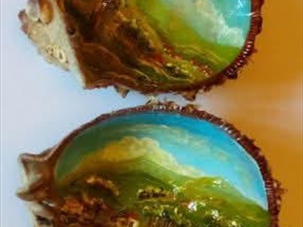 كليمون أبو غزالة رسم داخل صدفة بحرية ينتمي إلى المدرسة الواقعية - الرومانسية