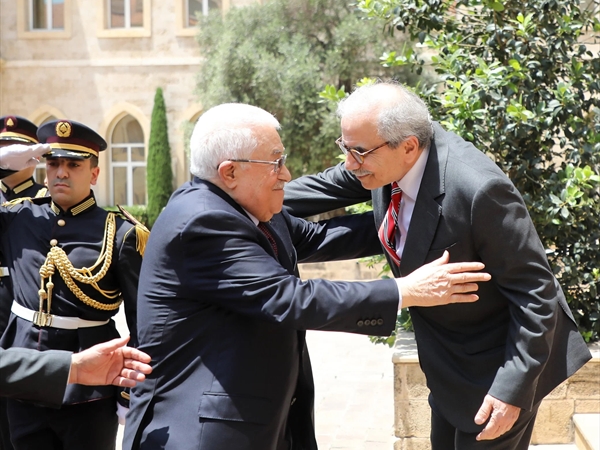 تسليم السلاح الفلسطيني بدأ.. اليكم التفاصيل!