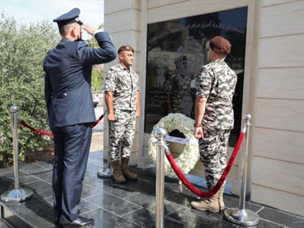 الأمن العام يضع إكليلاً على نصب شهدائه في المرفأ: دماؤهم لن تذهب سدى وذكراهم ستبقى نبراساً يضيء درب الحقّ